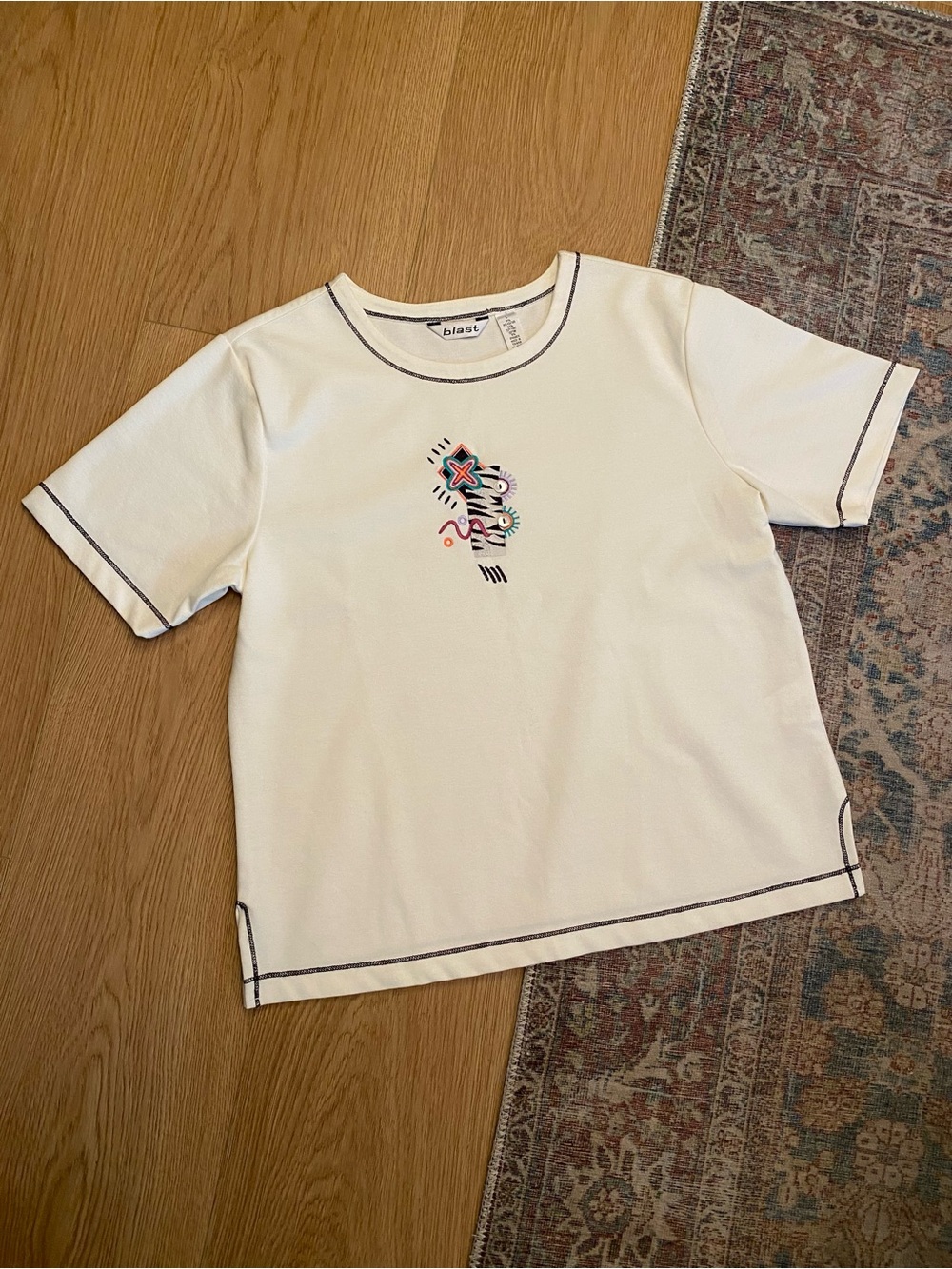 Vintage 90s Blast Abstract Embroidered Graphic Tee | Y2K Style Art Tee | Size L